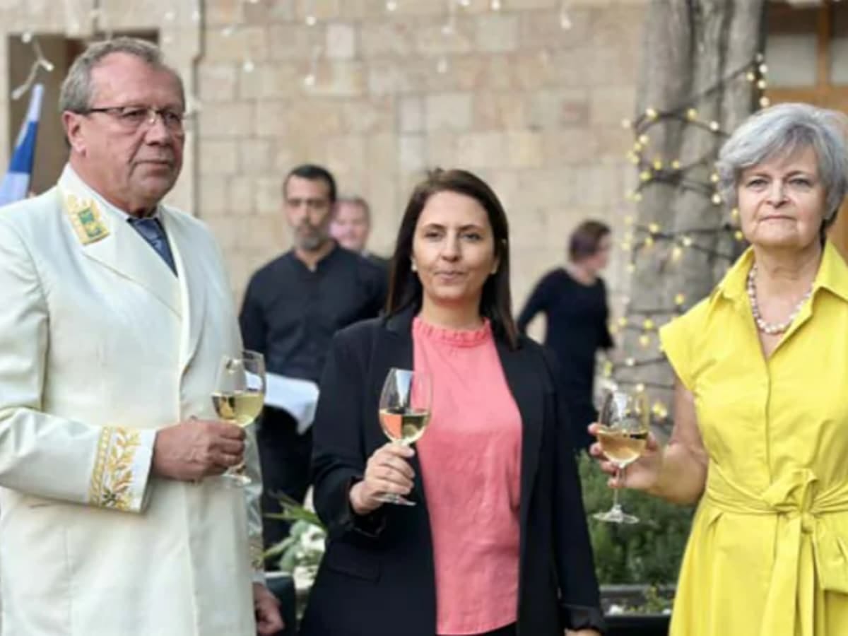 В разгар агрессии в Украине: при полном игнорировании "мероприятия" мировыми демократиями, некоторые израильские чиновники "отпраздновали" День России в посольстве РФ в Израиле