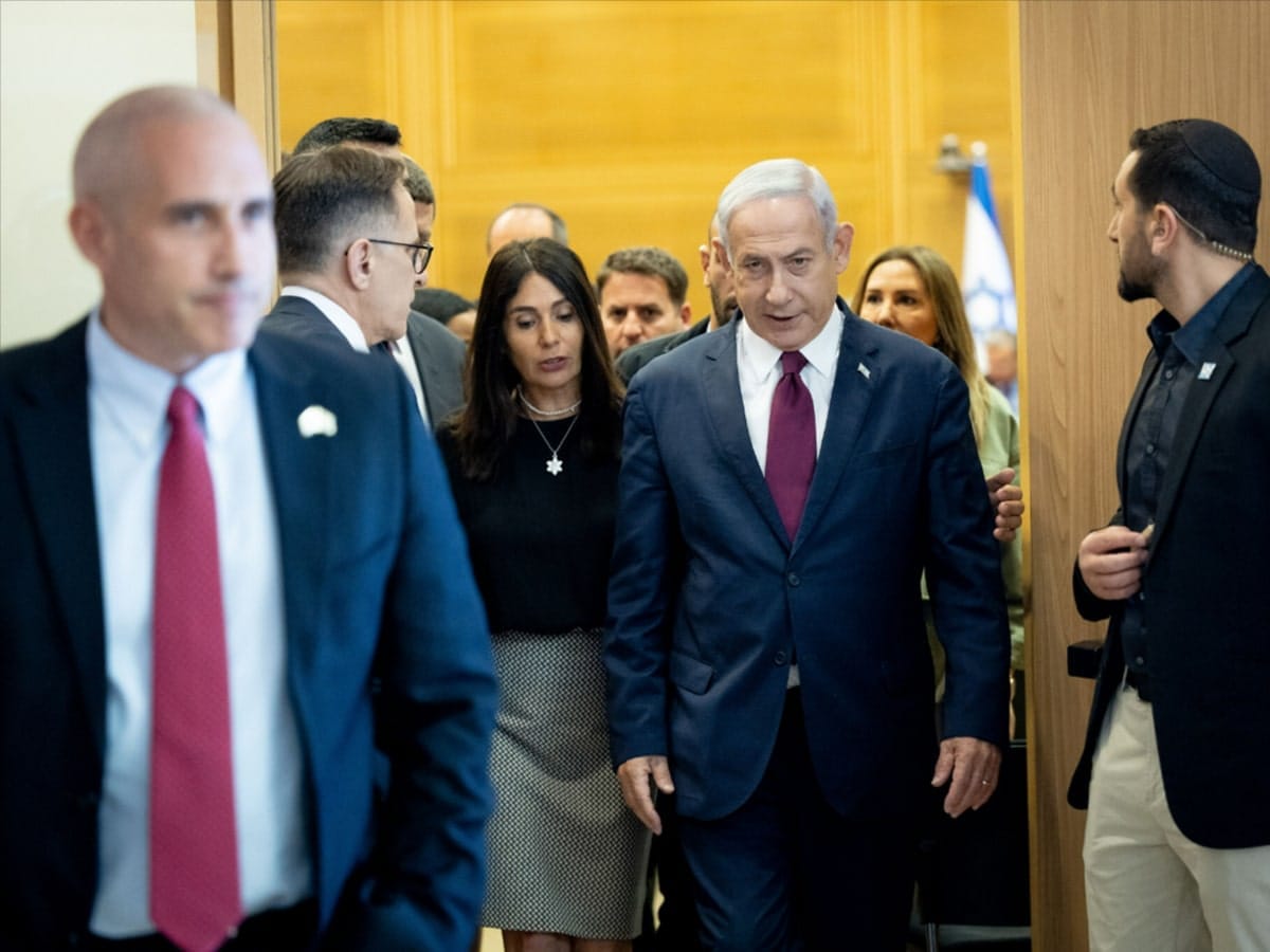 Коалиция в хаосе, поскольку оппозиция получает место в судейскую коммисию, а «Ликуд» не участвует