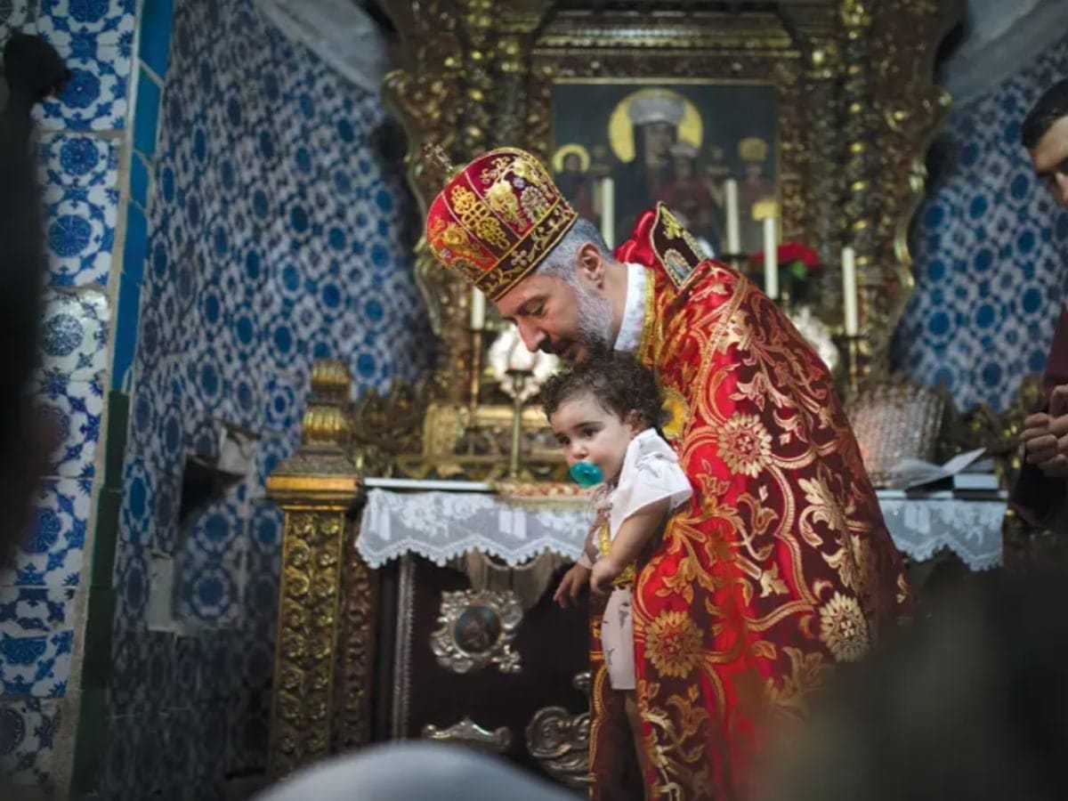 Почему некоторые евреи плюют в христианское духовенство в Старом городе Иерусалима?