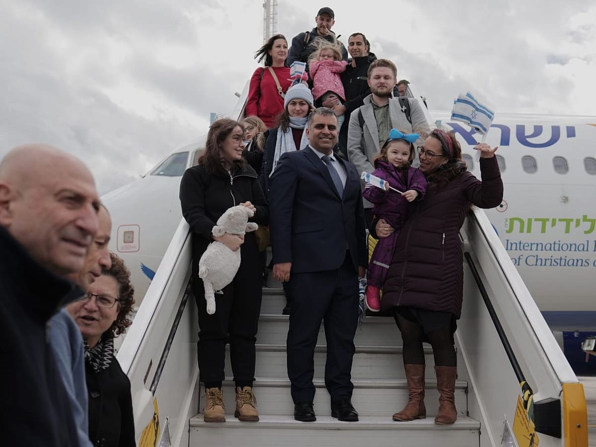 IFCJ отмечает 100 рейсов, доставляющих беженцев из Украины в Израиль
