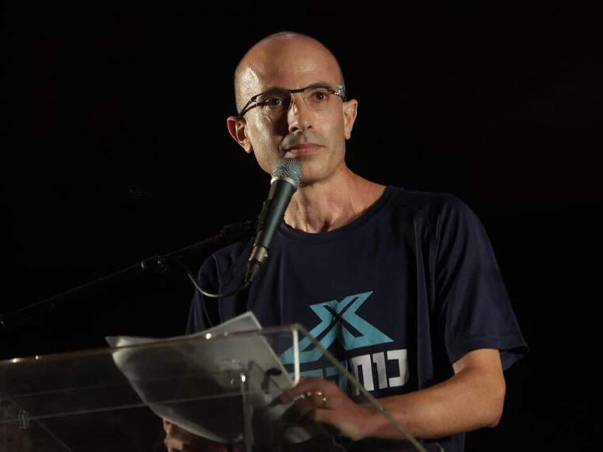 Юваль Ной Харари: 64 большевика захватили власть в Израиле. Есть способ остановить их