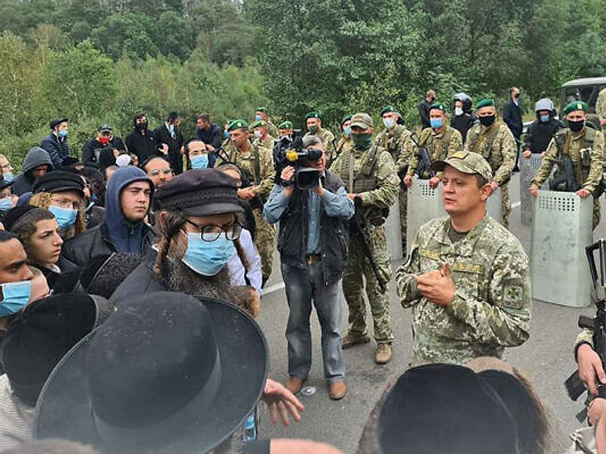 Украина грозится закрыть границу для паломников, направляющихся в Умань, в качестве ответных мер за депортации своих граждан в Бен-Гурионе