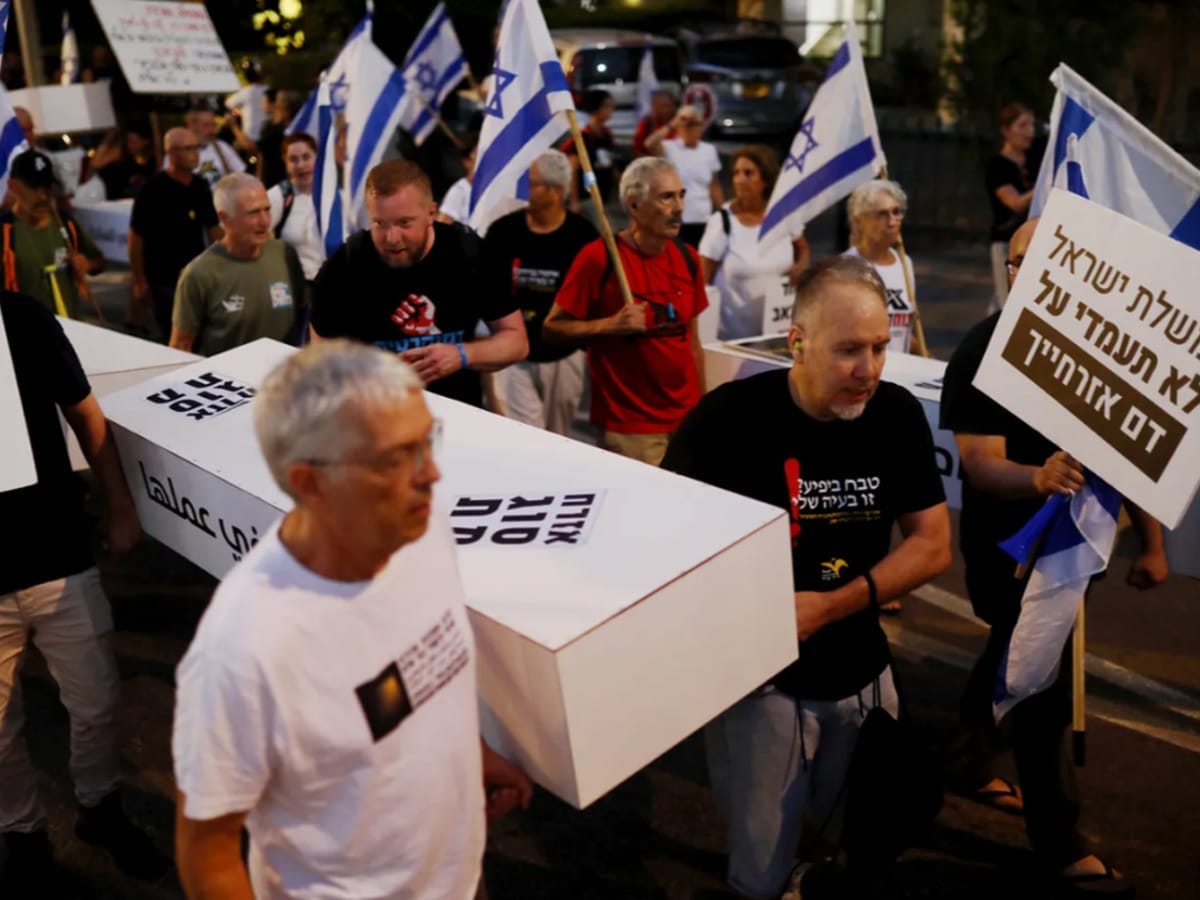 В 34-й раз подряд на исходе субботы противники юридической реформы вышли на улицы Израиля, чтобы высказать свой протест действиям правительства