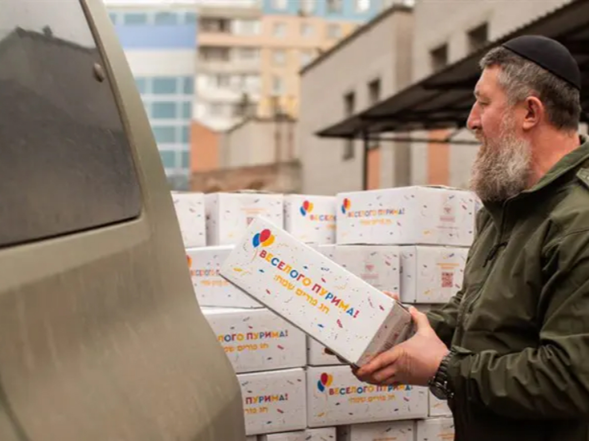 Более 1000 мишлоах манот доставлены украинским солдатам на передовую «Федерацией еврейских общин Украины» (ФЕОУ) к Пуриму