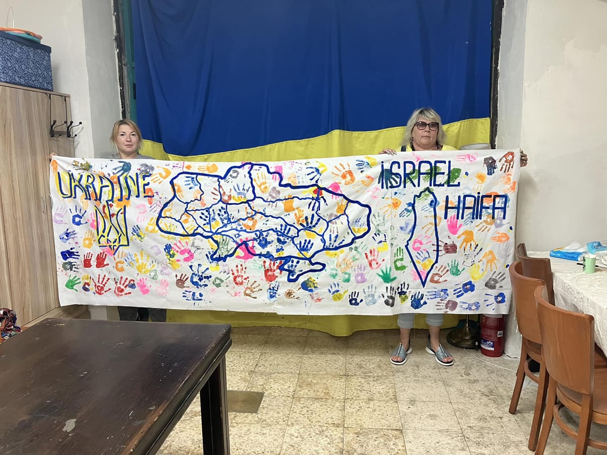 «Детские ладошки – за мир»: Израильские дети отправляют украинским детям «ладошки поддержки»