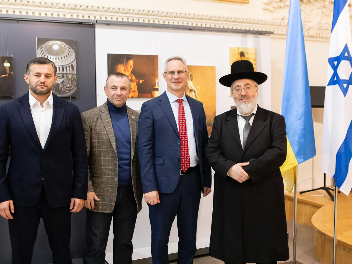 Во Львовском музее истории и религии (Украина) открылась выставка «Иерусалим - не просто город» талантливого израильского фоторгафа Дмитрия Брикмана новости Израиля 1 ноября 2024 НАновости 1