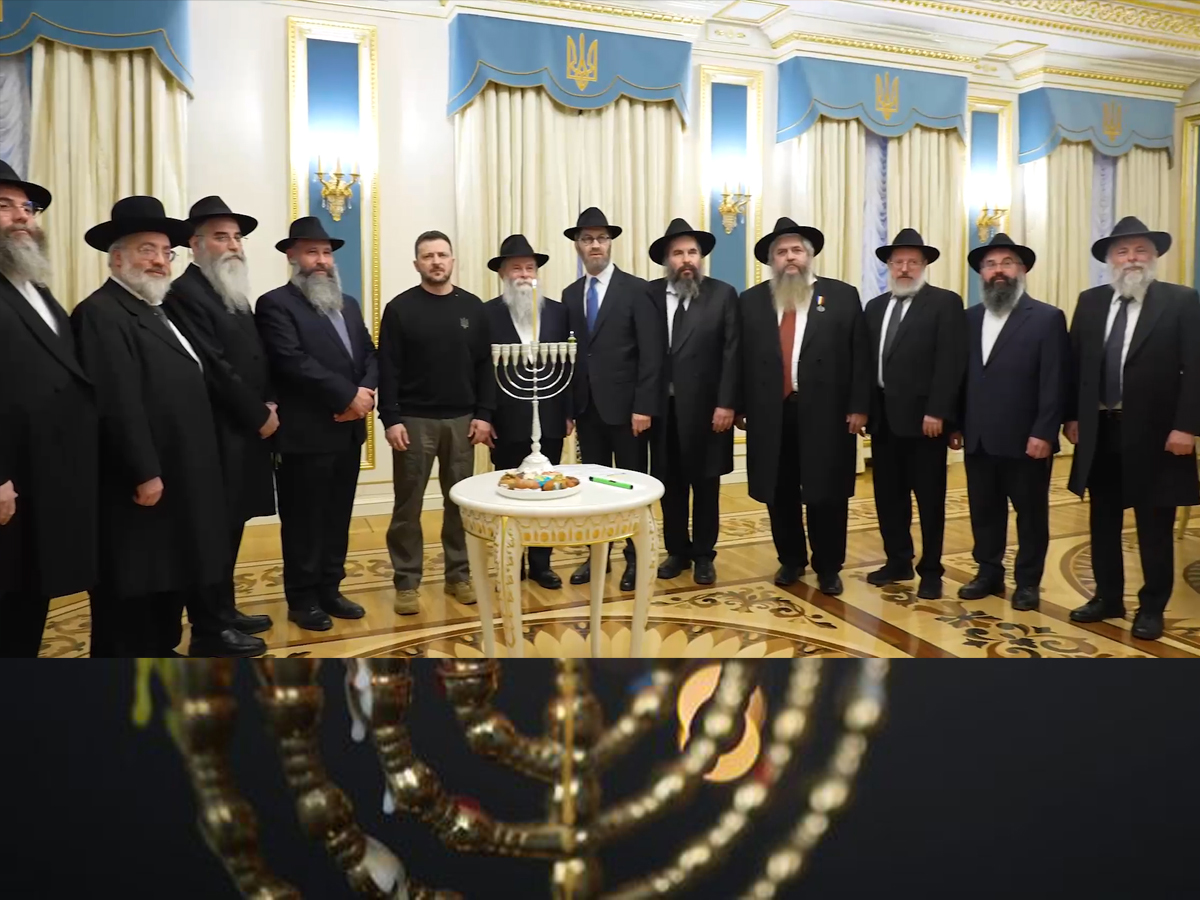 Президент Украины Зеленский вместе с украинскими раввинами зажег ханукальные свечи