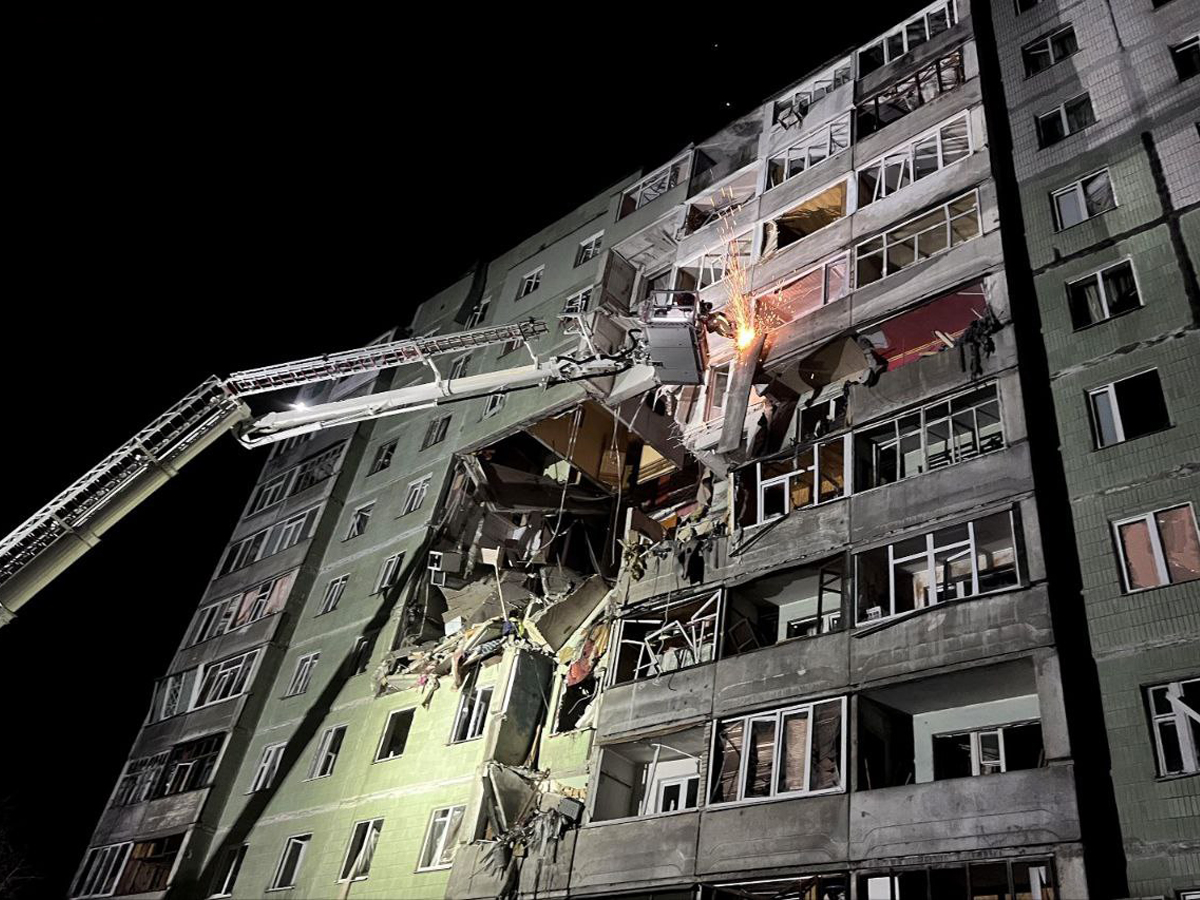 Жуткий удар российских террористов по многоэтажке в Сумах, Украина: 9 погибших гражданских и много раненых
