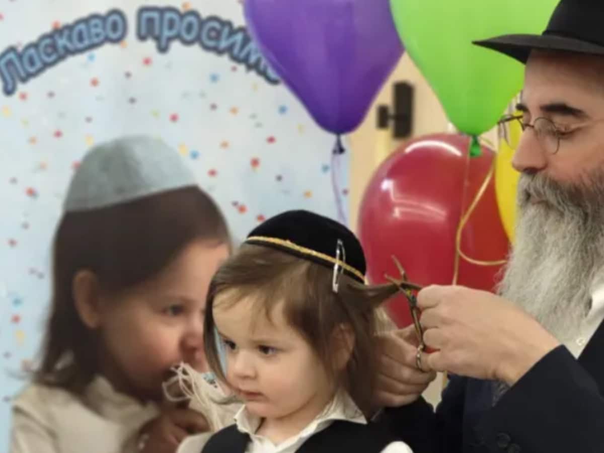 Товия, оставленный в Одессе матерью (тогда ему не было и 3-х месяцев) в те первые часы, когда по всей Украине начали раздаваться взрывы российских бомб, и которого приютил детский дом ХАБАДа 'Мишпаха', отметил важный еврейский праздник, став символом любви и надежды