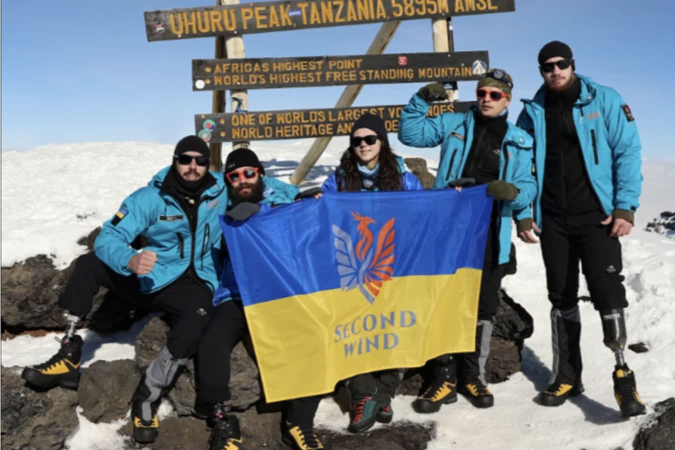 В Украине вышел фильм «Второе дыхание» — о 5-ти ветеранах ВСУ, потерявших конечности в войне с Россией и взошедших на протезах на Килиманджаро; проект инициировал еврейско-украинско-американский филантроп