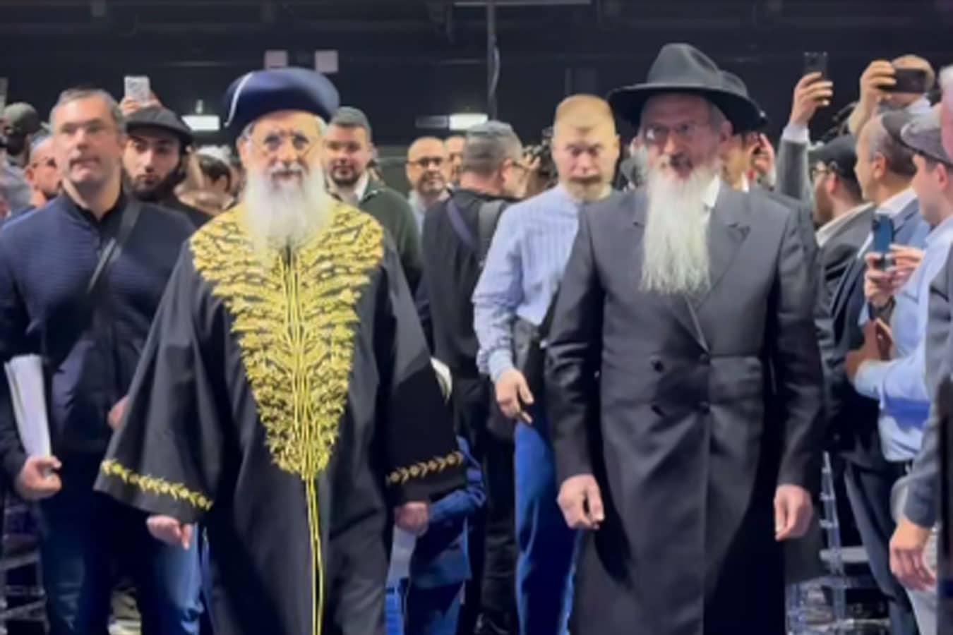 Пока евреев в Украине убивают российские ракеты, один из главных раввинов Израиля едет праздновать в Москву